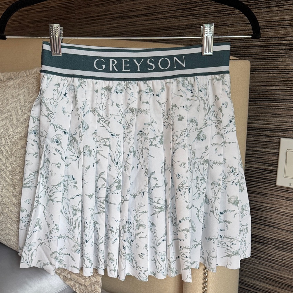 Greyson Women's Mini Skirt - White and Gray Floral